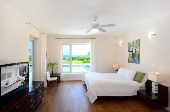 Direct Beachfront 6 BDR/en-suite /maid included. Excellent service. Rare gem (O)