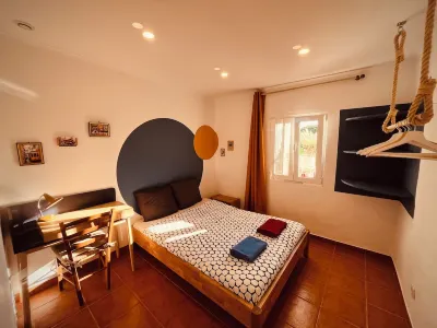 Casa Banana Sagres Hotels near Cape Saint Vincent