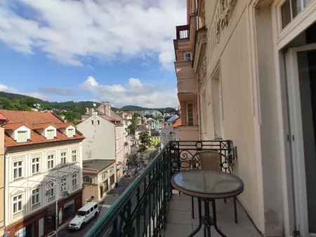 Apartment 63m2 with balcony in the spa city center