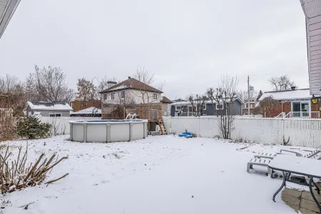 Spacious & Quiet 3 BDR Apt /15 mins to DT &Parking Отели рядом с достопримечательностью «Pi-o Centre d'Amusement»