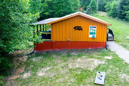 Little Bear Cabin @ RRG-Dog Friendly-Hot Tub & Pond!