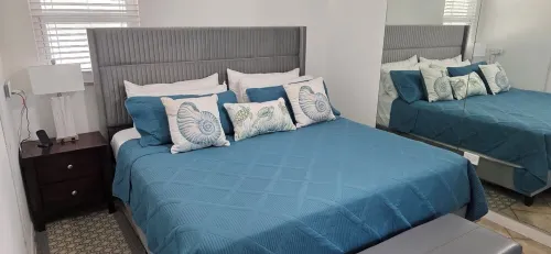 Summer SpecialCayman Reef ResortOceanfront 1-Bed 1-Bath Condo.On 7-Mile Beach