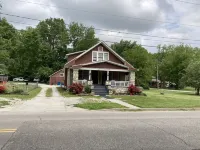 Stay near football fun! 3-Bedroom Vacation Home by Arrowhead 8 min.