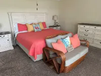 Waterfront, Private Dock, 10 min to beach, multi lg family home