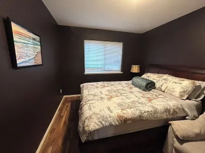 3-bedroom house in beautiful Anchorage near Airport Hotels near Sunglass Outfitters by Sunglass Hut