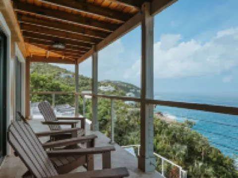 Private Waterfront 5 Bedroom Villa! Stunning views from every room! โรงแรมในนอร์ทไซด์
