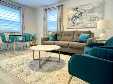 Center City with Recent Renos(King & Double Beds) Отели рядом с достопримечательностью «Сигнал Хилл Нешнел Хисторик Сайт»