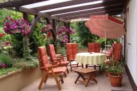 traffic-free, quiet site, terrace, BBQ cottage,relaxing greens,for allergic pers