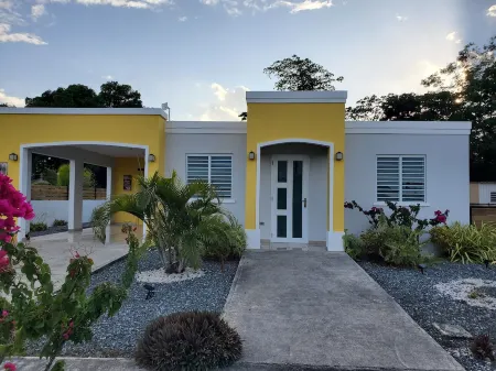 Hermosa Casa, con piscina a 2 minutos de la playatodo cerca!