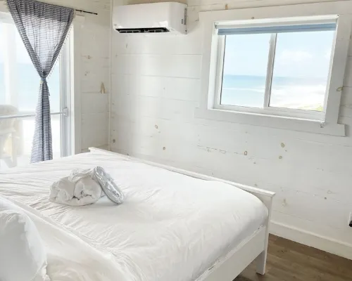 Quaint Cottage On The Beach in the South End Hotels in Elbow Cay