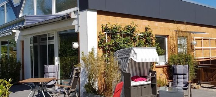 Exclusive vacation home in a quiet location with swimming pool and sauna Hotels in Gromitz