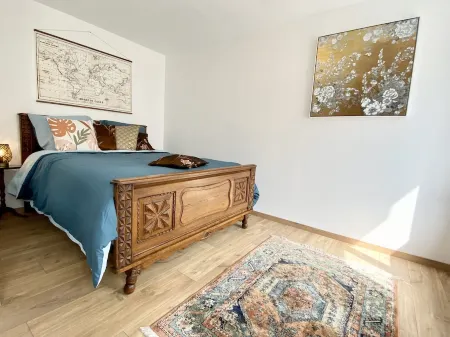 Le Familik - Maison - Centreville Отели рядом с достопримечательностью «Field of the Cloth of Gold / Camp du Drap d'Or (7-24 June 1520)»