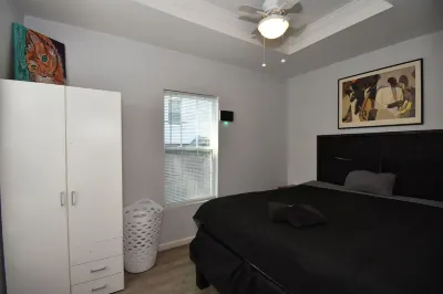 Cute 3 bedroom home 5 minutes from airport