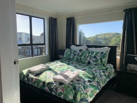 Seaviews, mountain views and sunsets