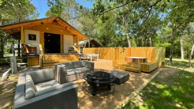 Lake front glamping cabin. Bathroom inside.