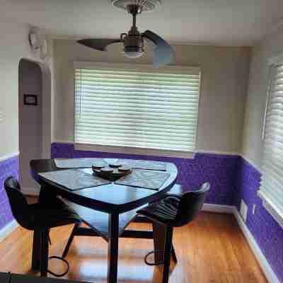 3bd Family-sized house, 5 minutes to National park, 12 minutes to the Capital. Others