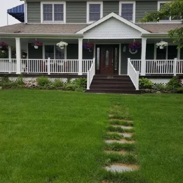 Beautiful Colonial Mint Condition Summer House Walking Distance to Beach