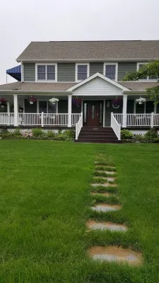 Beautiful Colonial Mint Condition Summer House Walking Distance to Beach Hotels in Jamesport