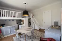 COMPLETE ACCOMMODATION IN A PRIVATE RESIDENCE BY THE BEACH