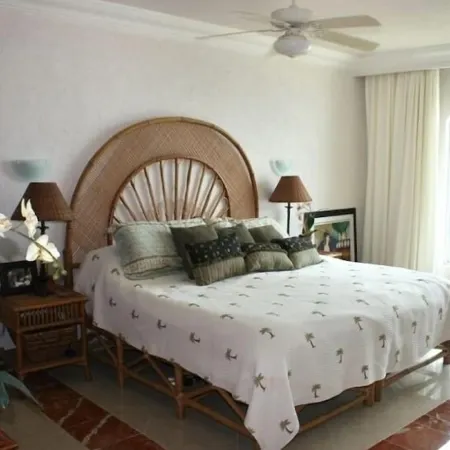 Affordable Luxury-Newly Renovated Beachfront Condo-Vacation Paradise