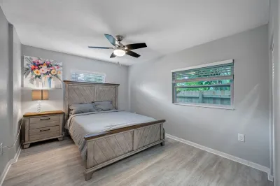 Roomy 3BR Near Beach - Pet-Friendly - Top Location