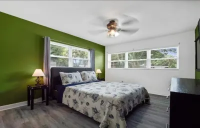 Beach Oasis w/Heated Pool only 1.5 miles to the top rated Beach in the US! 베이 비스타 공원 주변 호텔