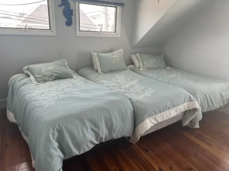 4 minute walk to the beach and boardwalk