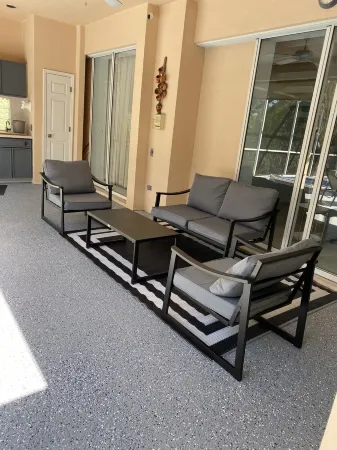 Large home close to St. Peter beach and Clearwater beach, close by bush garden.