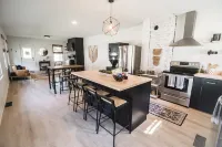 Newly Remodeled Downtown Fort Mill home: 3 Queens - Sleeps 6