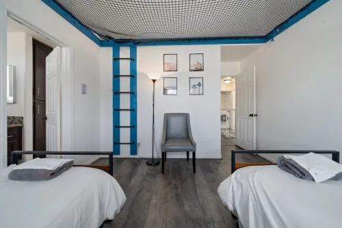 Children's Play Area Vacation House & 2 car Garage