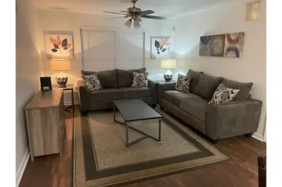 Southside Suite Living, Spacious 2 Bedroom/2 Bath