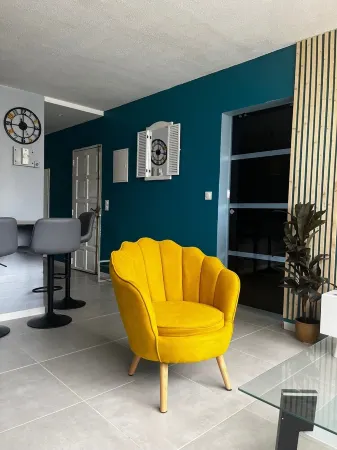 Superb apartment just two minutes from the beach and marina! Отели рядом с достопримечательностью «Point du Bout Beach»