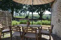 Raleigh Barn - Detached Grade II Listed in a rural setting, two ensuite bedrooms