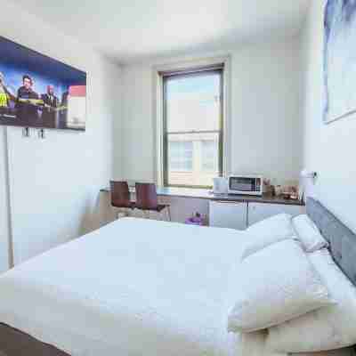 City Studio | Netflix Premium 4K | 65" LG QLED TV | Queen Memory Foam Bed Rooms