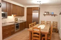 Self catering Ezkibel for 8 people