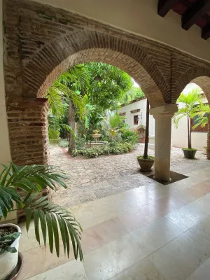 Luxury Two-Level Townhouse with Stunning Historic Views Hotels in 