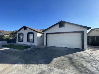 Modern Glendale Home, 5 minutes Away From State Farm Stadium Hotels in Maryvale