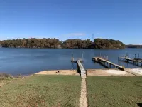 Beautiful lakefront home W/Breathtaking  view