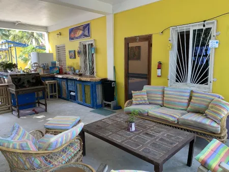 Gumbo Limbo - Sea-Esta Studio - Steps to the Ocean, Free Bikes, Free WiFi Отели рядом с достопримечательностью «Сплит»