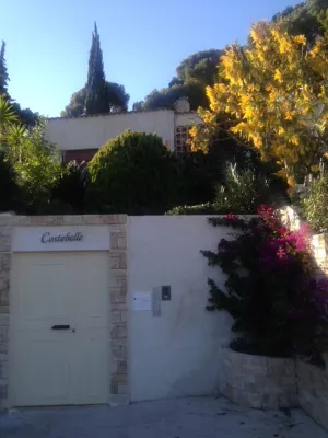 In villa center, air-conditioned, T3 80 M2 terrace /garden + parking 4/5 people