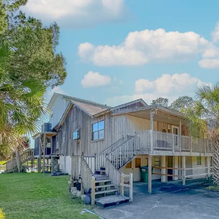 Big Canal-front house, kayaks, canoes, game room, fish right from the dock.