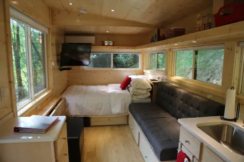 Romantic Tiny Home Cabin w/HotTub + Fire Pit, Doorstep to Adventures and Romance