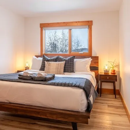 Aspen Adventure House - Luxury Suite - 2 minutes from Revelstoke Mountain Resort