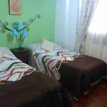 Casa Rural Los Morales, private pool, free WiFi, BBQ, 5km from Ronda. Rooms