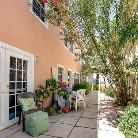 Azure Breeze #4, Beachfront, White Sand, Bikes, Kayak, Snorkel Gear, Rum Point!!
