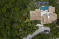 Stunning Views! Infinity Pool.  South Shore Home. Hotels in 