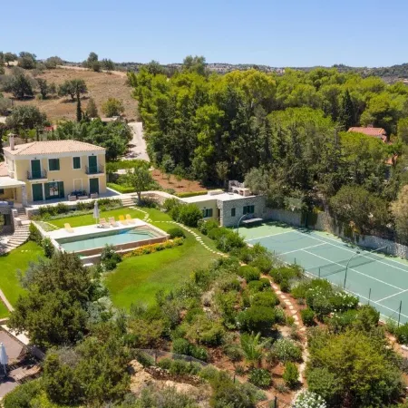 Luxury Beachfront Villa Aria - Pool, Tennis, Sunset Views & Seaside Adventures!!