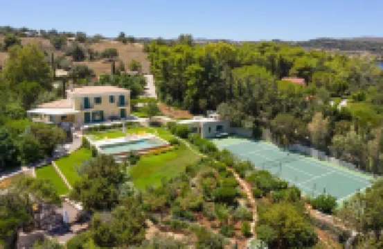 Luxury Beachfront Villa Aria - Pool, Tennis, Sunset Views & Seaside Adventures!!