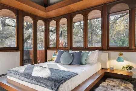 House in the Clouds : As seen on Netflix