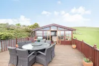 Pentref Hotels in Borth